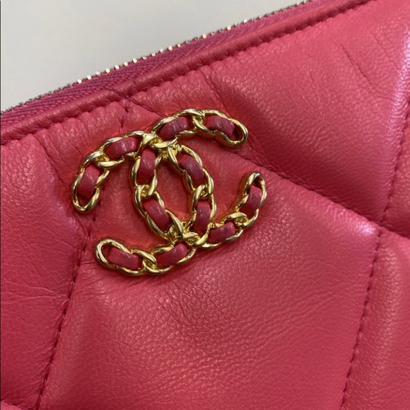 Chanel 19 Pouch in Pink - Picture 2 of 10